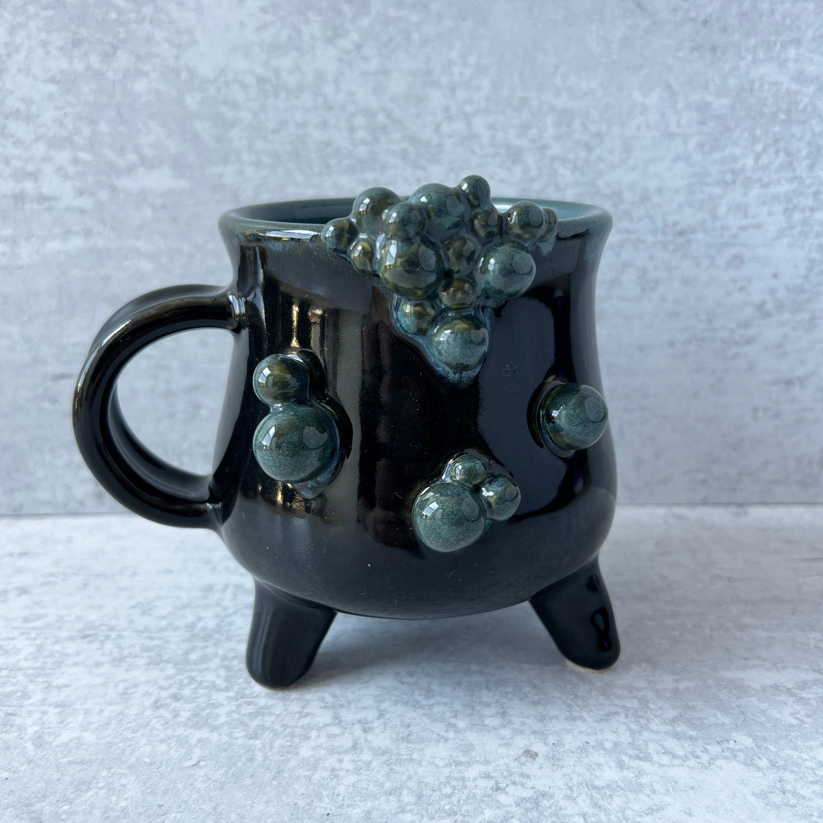 Cauldron Mug Black with Blue/Green Bubbles